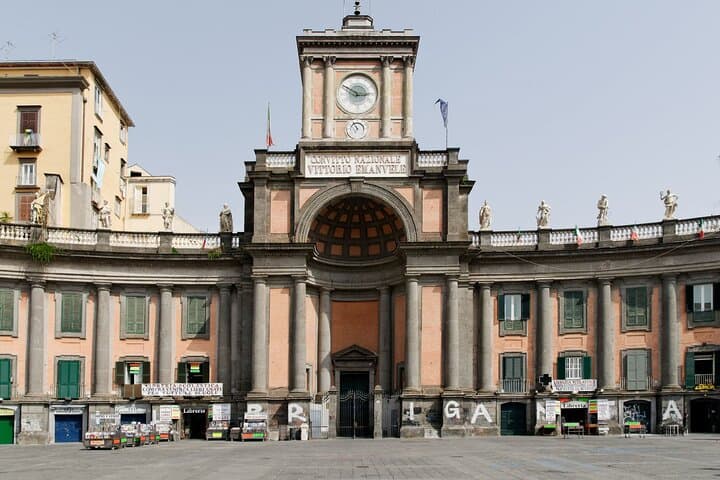 Naples walking tour & Underground Ruins