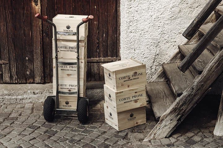 Guided winery tour with tasting in Bolzano at the SKYWINE PAVILLON