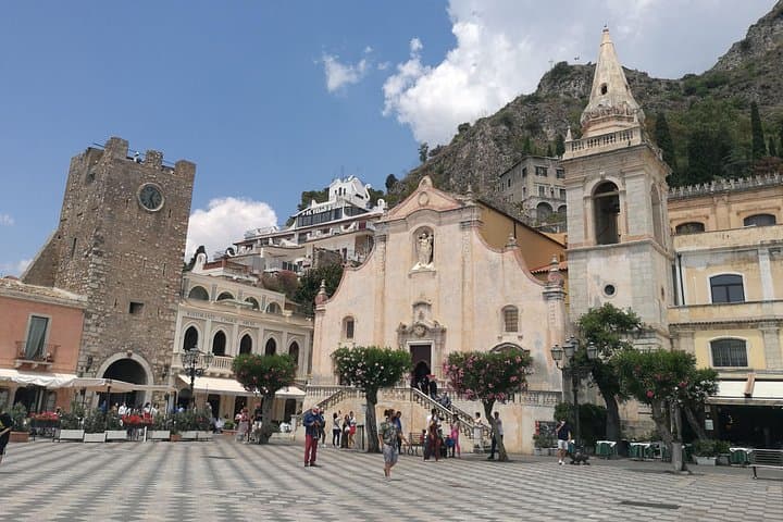 Transfer to Taormina Piazza IX Aprile