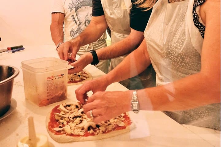 Rome: Pizza Cooking Class combined with Guided Sightseeing