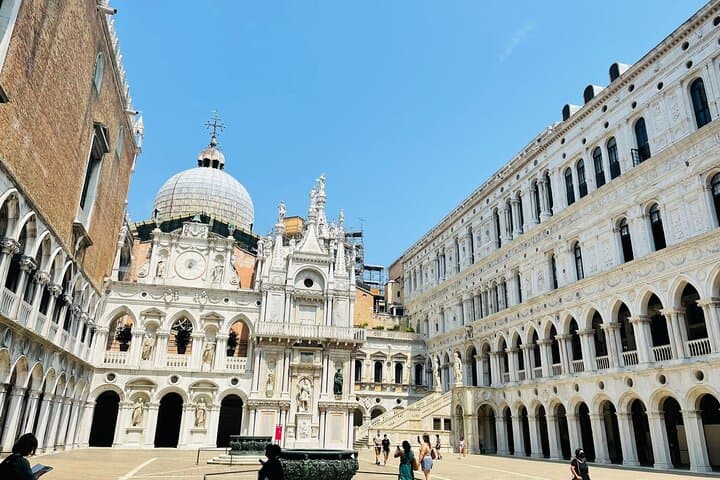 Private Multi-day tour to Northern Italy, Lugano and Italian Riviera with guide