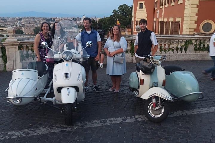 Vespa Sidecar Tour at Day/Night with Pickup