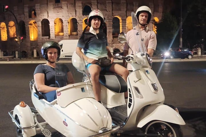 Vespa Sidecar Tour at Day/Night with Pickup