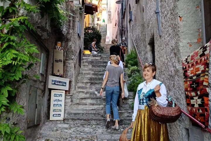 Walking Tour Varenna, the village and the craftsmen