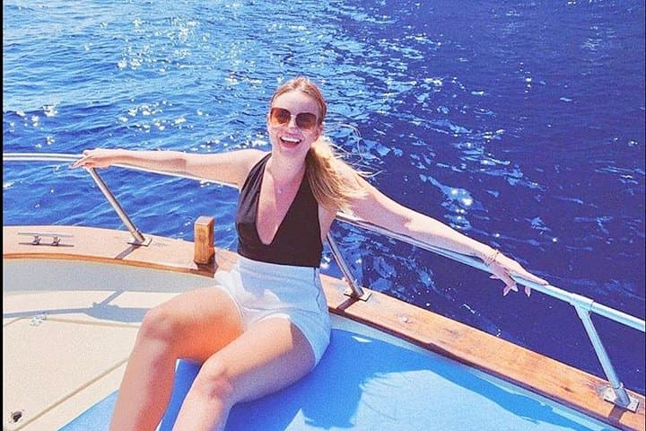 Capri enjoy the Dolce Vita by boat for 4 unforgettable hours!