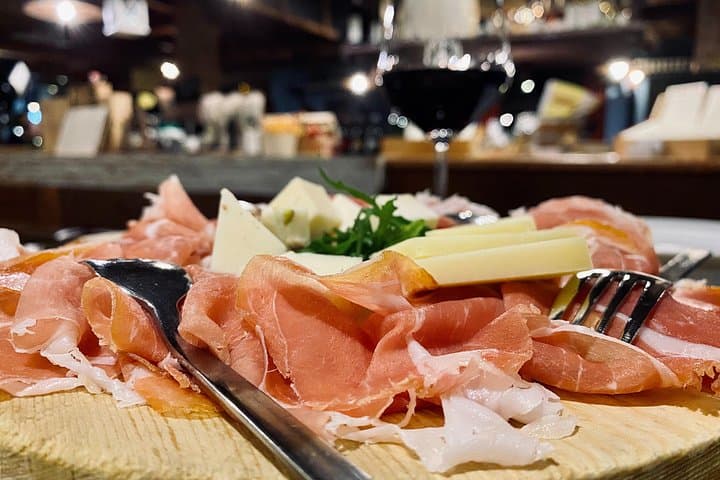 Turin: Sunset Food & Drinks Tour by Do Eat Better