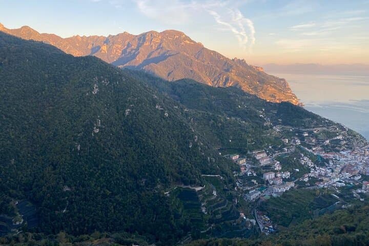 Gastronomic Hike on the Path of the Gods with Food Tasting