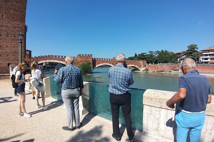 Castelvecchio and Adige river, Likegarda enjoy Verona
