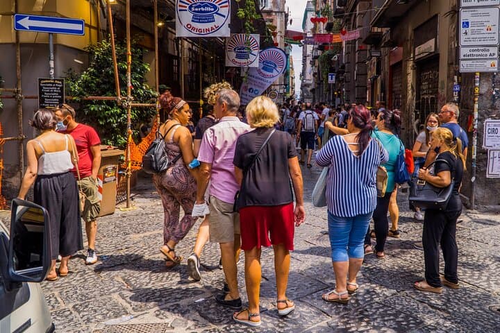 Naples' Ultimate Street Food Tour - Small Group by Do Eat Better