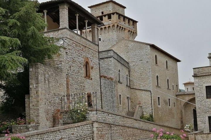 Enobike tour to Lake Corbara and Titignano Castle
