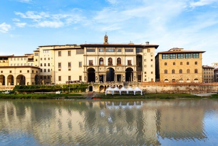 Private Family Tour of the Uffizi Gallery with Scavenger Hunt