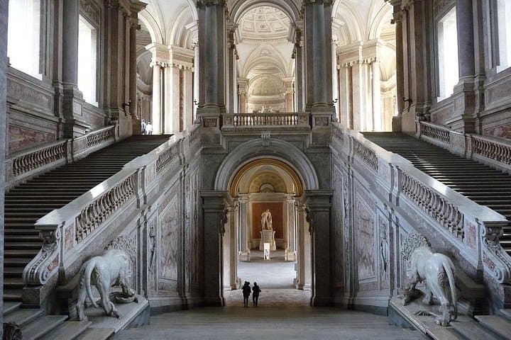 Guided tour of the Royal Palace of Caserta with an art expert