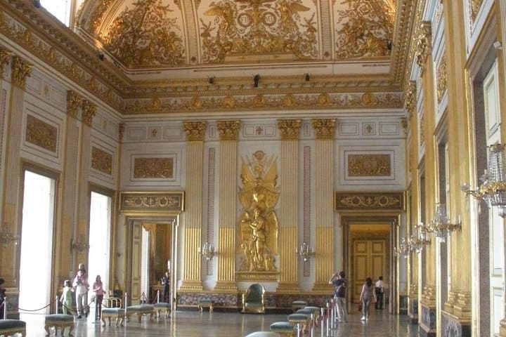 Guided tour of the Royal Palace of Caserta with an art expert