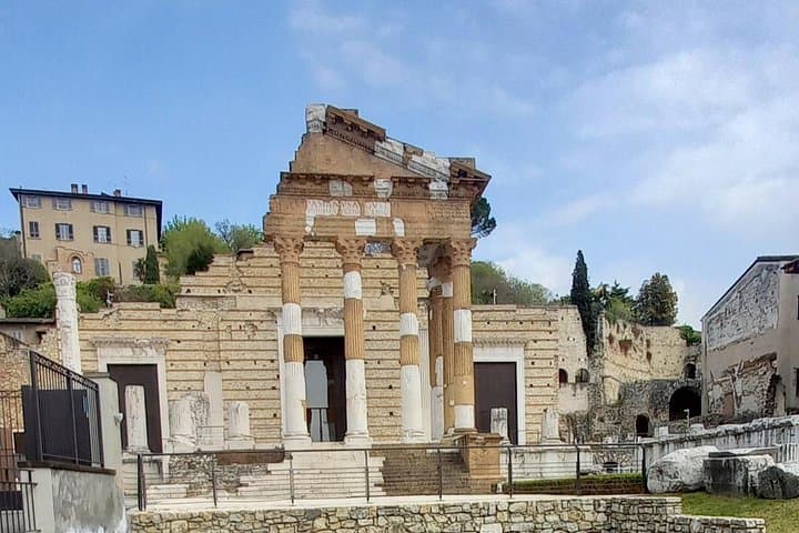 The jewels of the North Italy 3 days tour. Departure from Milan