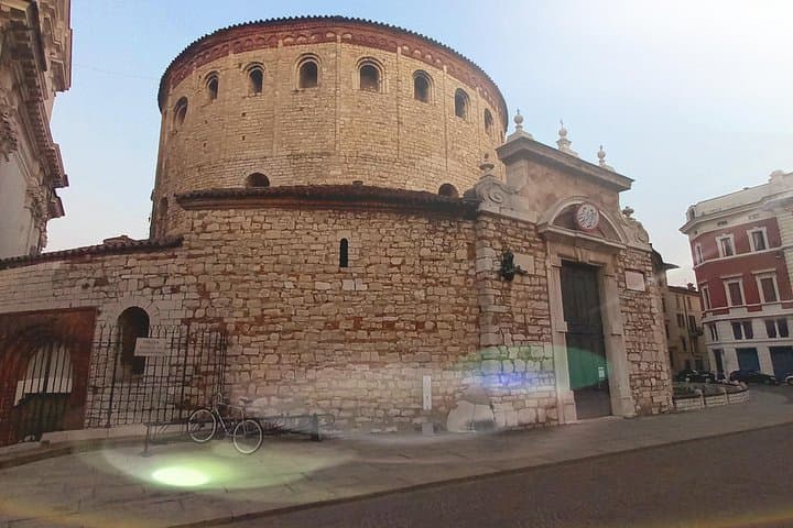 The jewels of the North Italy 3 days tour. Departure from Milan