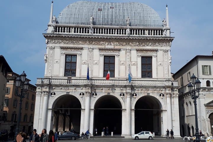 The jewels of the North Italy 3 days tour. Departure from Milan