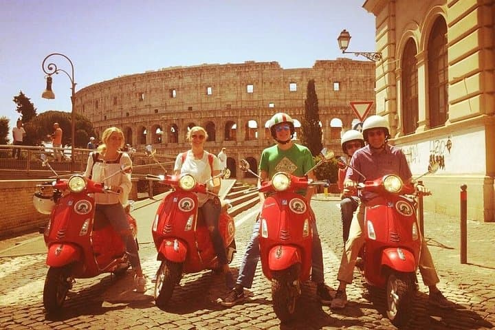 Beautiful Roma Tour on Vespa with Driver