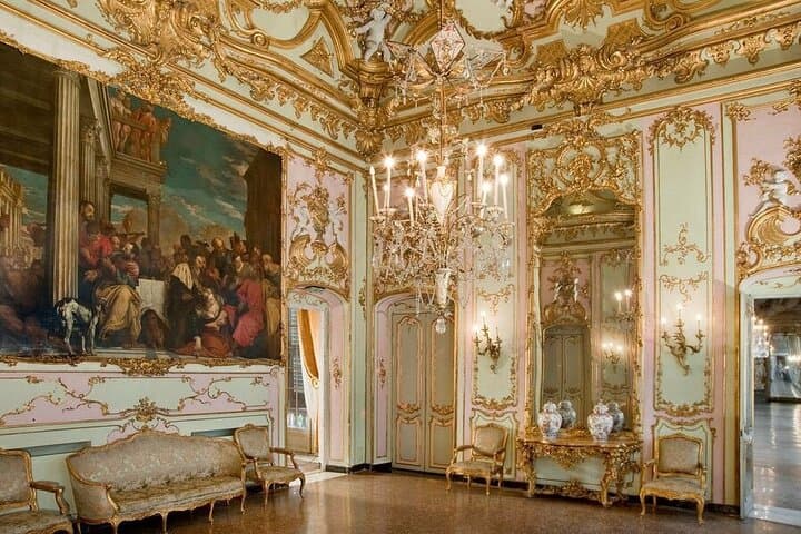 Genoa: Private Royal Palace, Rolli Palaces & walking guided tour
