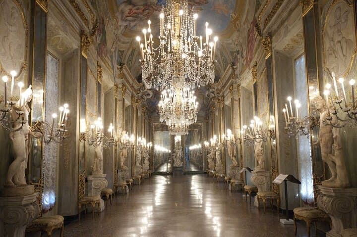 Genoa: Private Royal Palace, Rolli Palaces & walking guided tour