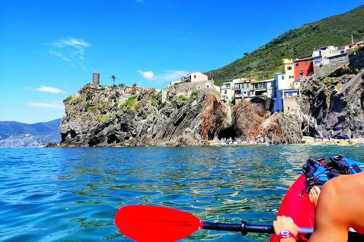 Kayak tour from Monterosso to Vernazza