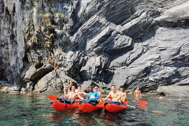 Kayak tour from Monterosso to Vernazza