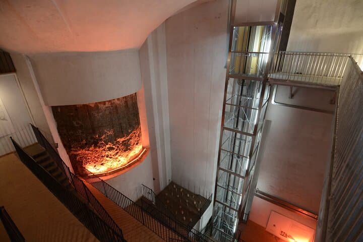 Elevator, no many steps to climb