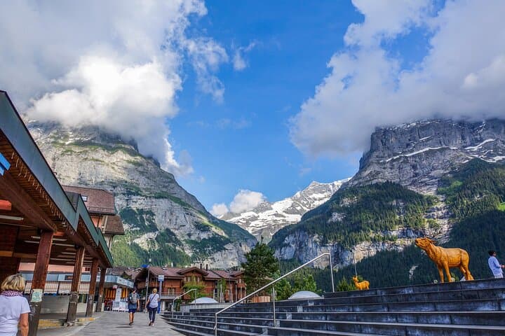 6-Day The Italian Lakes & Swiss Alps Explorer Small-Group Tour from Milan