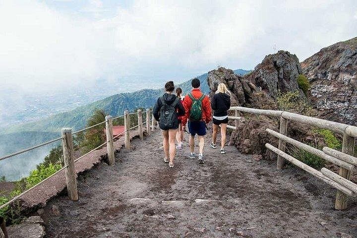 Visit Mt Vesuvius & Pompei all inclusive