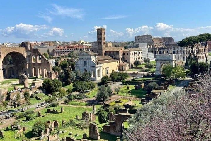 Women in Ancient Rome with Colosseum Forum & Palatine Hill