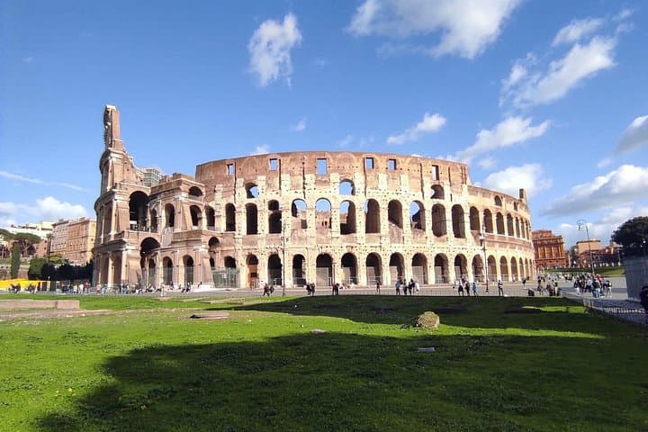 Exclusive Rome Explorer: Personalized Tour & Chauffeur