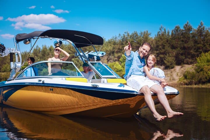 Sunset Boat Tour at Lake Trasimeno with Aperitif or Dinner