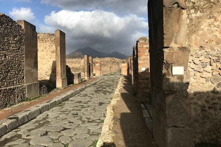 Pompeii Small Group Guided Tour with Skip-the-line Admission
