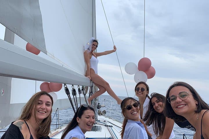 Bari sailing cruise in search of dolphins