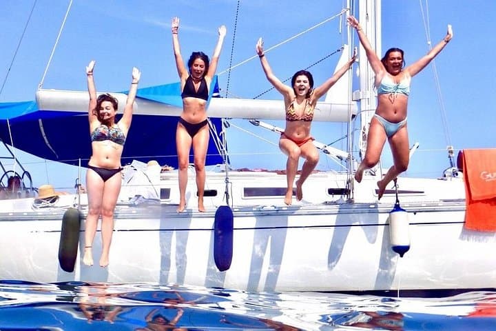 Bari sailing cruise in search of dolphins