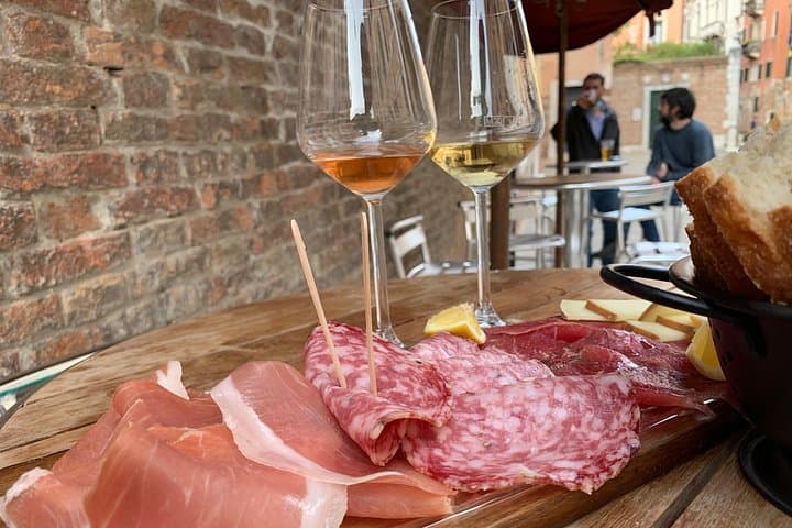 A Venetian Evening: Wine Tasting and Cicchetti with a Local Guide