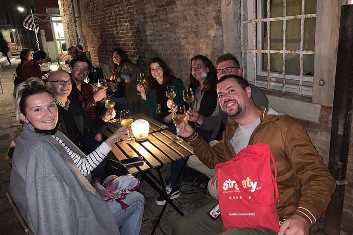 A Venetian Evening: Wine Tasting and Cicchetti with a Local Guide