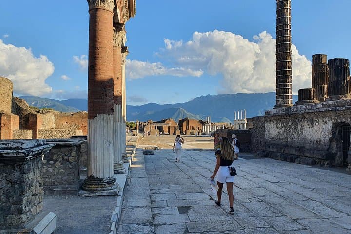 Pompeii tour at sunset time - A visit away from the crowds