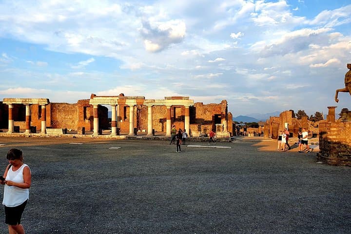 Pompeii tour at sunset time - A visit away from the crowds