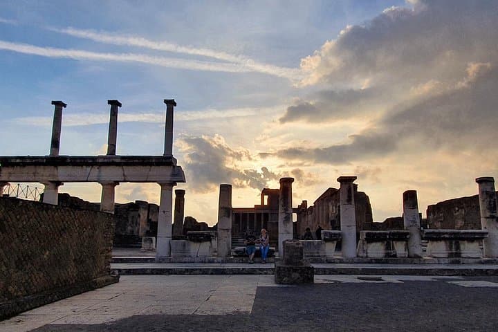 Pompeii tour at sunset time - A visit away from the crowds
