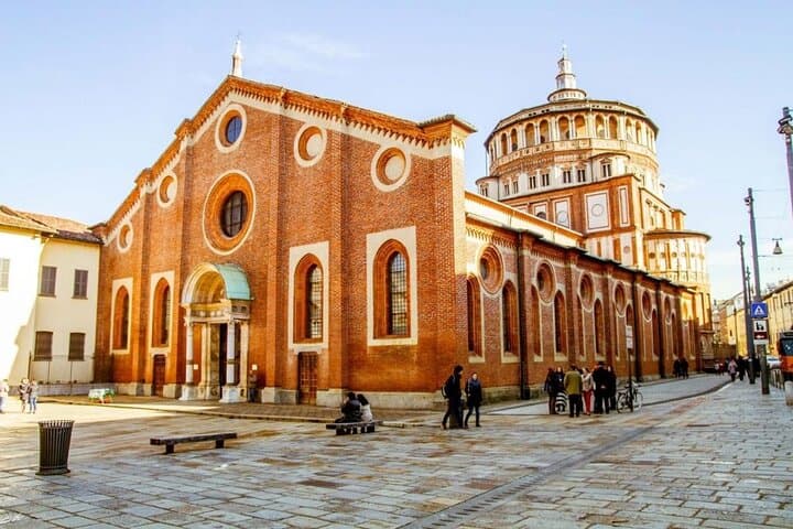 Milan Airport MXP Round-Trip Transfer in Private Van