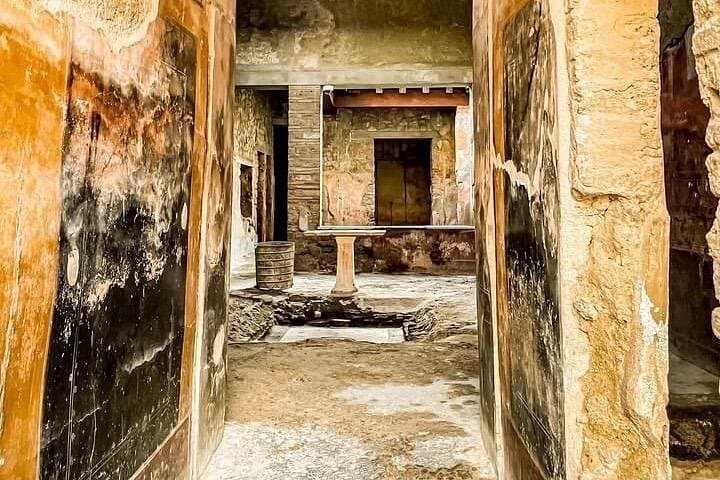 Pompeii tour with LOCAL GUIDE and SKIP THE LINE entrance