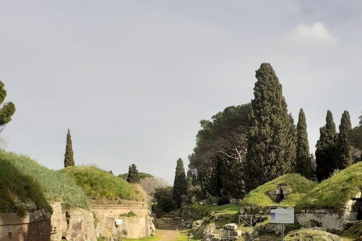 Via degli inferi at the necropolis of Banditaccia