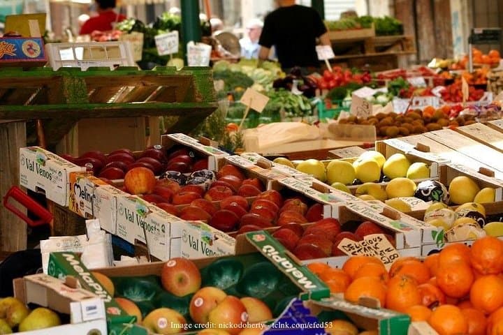 Explore Venice Rialto Markets at Dawn: Private Walking Tour