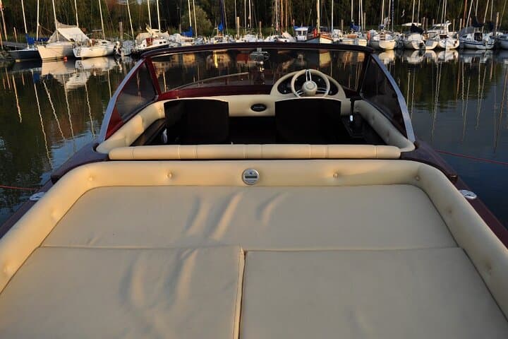Sunset Boat Tour at Lake Trasimeno with Aperitif or Dinner
