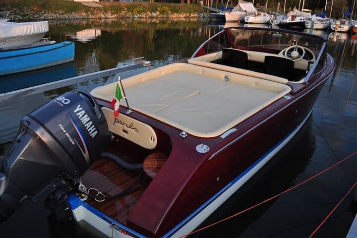 Sunset Boat Tour at Lake Trasimeno with Aperitif or Dinner