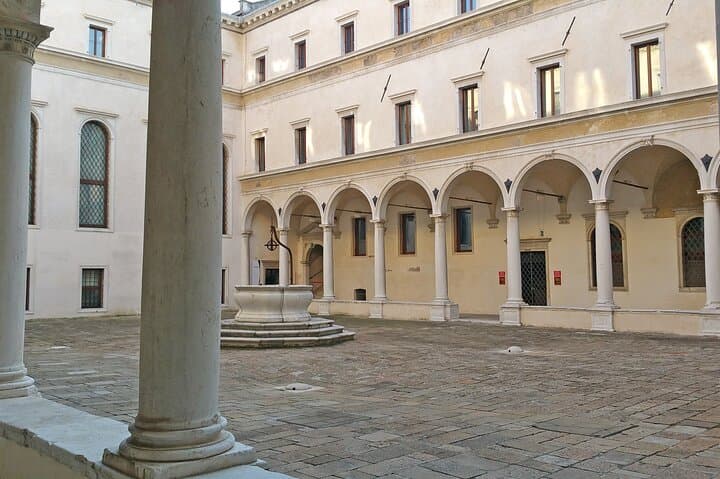 Venice highlights and hidden gems Small Group walking tour