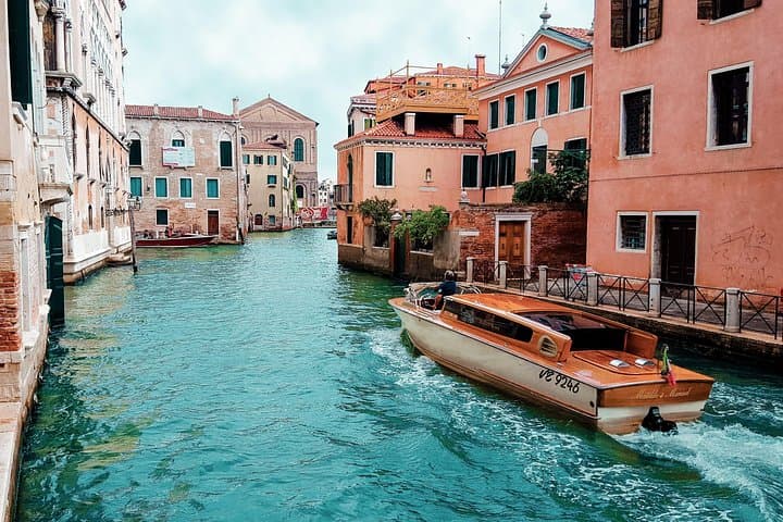 Private Transfer from Florence to Venice with 2 hours for sightseeing