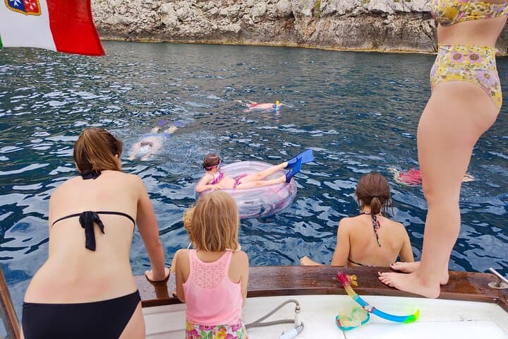 Boat Experiences With Aperitif