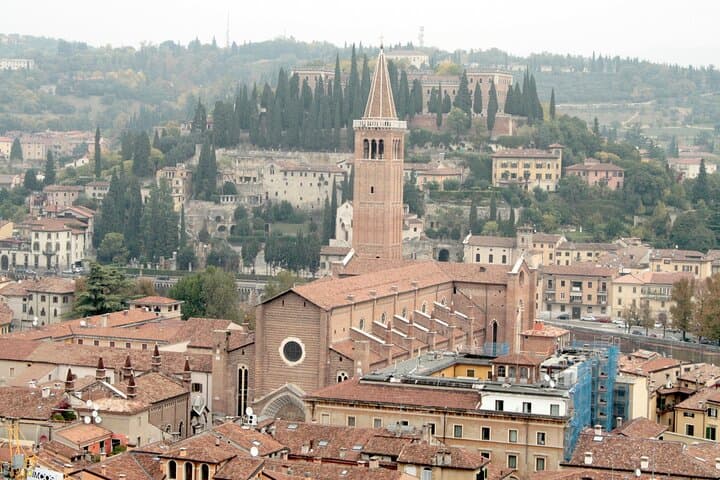 Verona Scavenger Hunt and Highlights Self Guided Tour