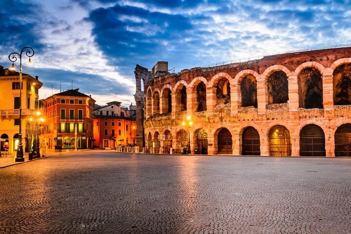 Verona Scavenger Hunt and Highlights Self Guided Tour